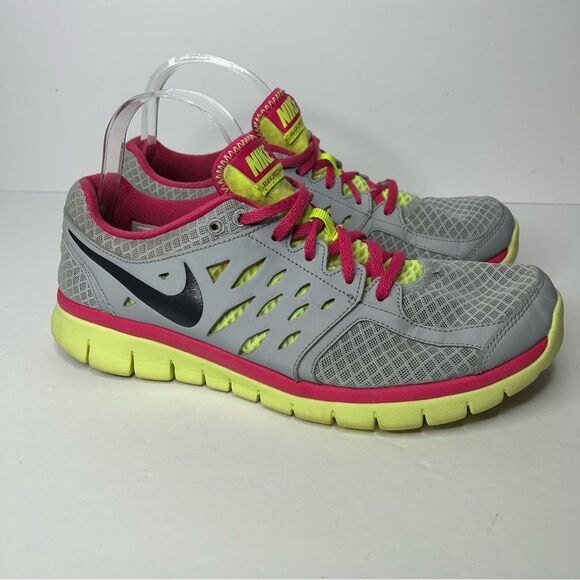 Nike Gray and Pink Athletic Shoes 11 - Picture 3 of 11